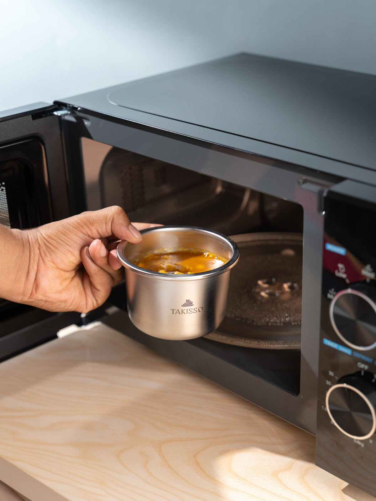 TAKISSO Round - 440ml Microwave Safe Container (With Push-Pull Airtight Mechanism)